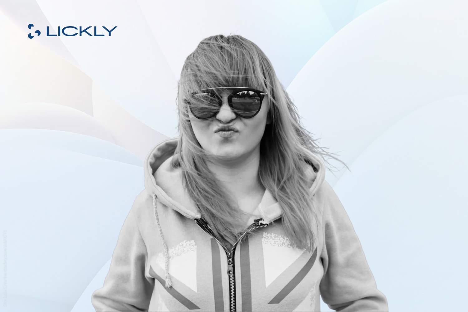 Girl with sunglasses and blue background